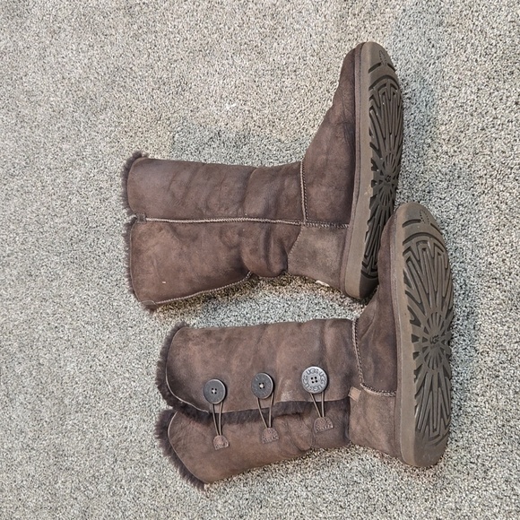 Ugg Australia Women Tall 1873 Leather Triple button Insulated boots shoes 10 - Picture 9 of 15